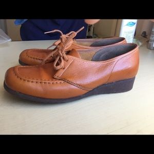 Vintage orange wedge loafers