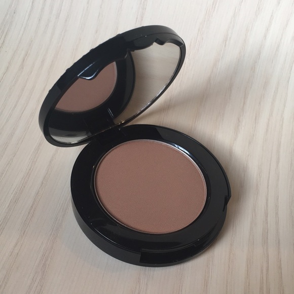 Two Faced Matt Bronzing Powder - Picture 3 of 3