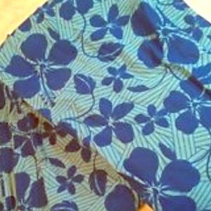 TC LuLaRoe leggings, blue with Hawaiian flowers