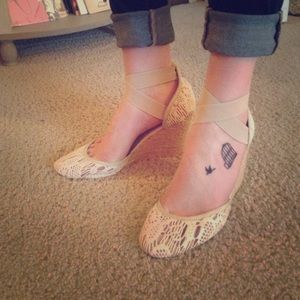 Report Brand Wedges.