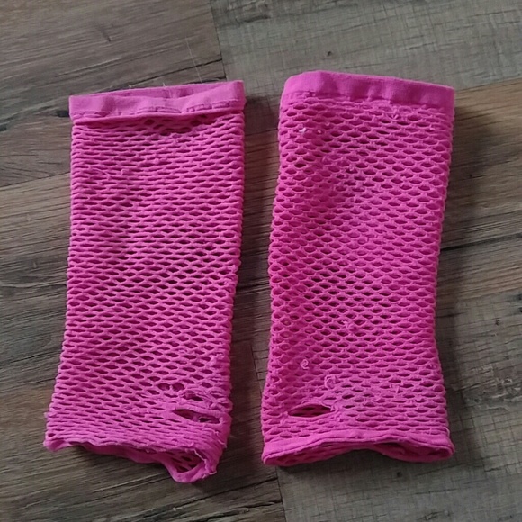 Pink Fishnet Gloves - Picture 2 of 4