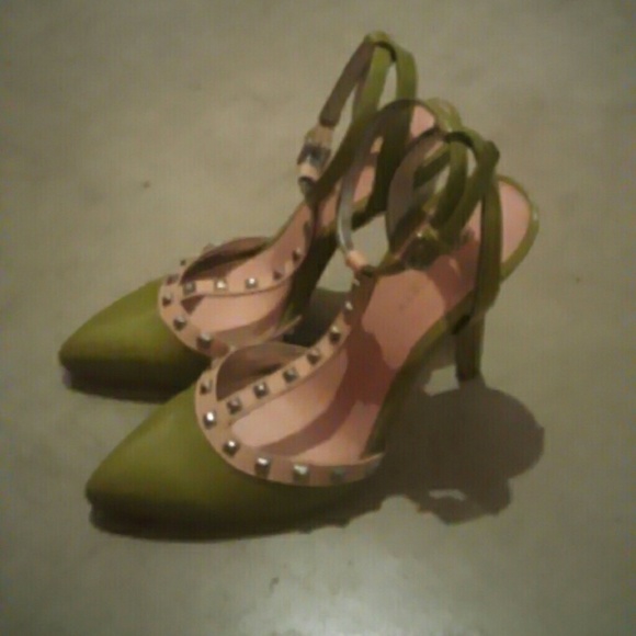T-strap studded pumps - Picture 2 of 3