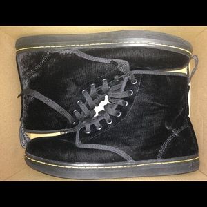 VELVET DOC MARTENS!!