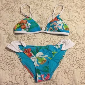 Ripcurl floral bikini top (reserved)
