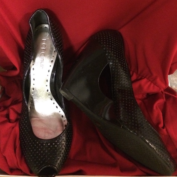 Shoes with open toes...