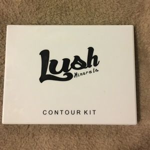 Lush contour kit