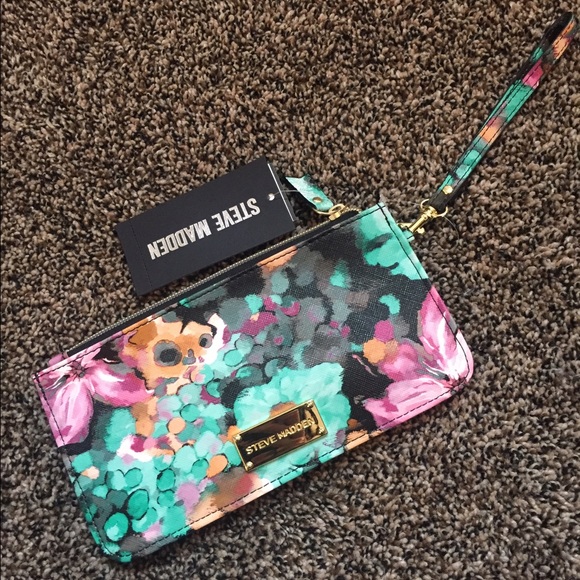 Steve Madden Wristlet