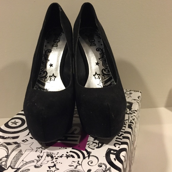 Slip on pumps