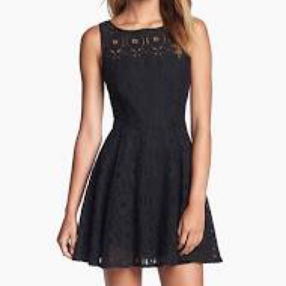 BB Dakota Dresses & Skirts - BB Dakota 'Renley' Lace Fit n' Flare Dress