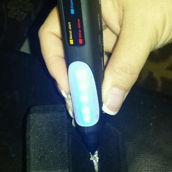 SOLD!!!!!...... Engagement ring - Picture 3 of 4