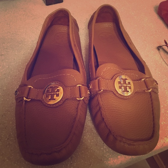 Hardly worn leather size 7 Tory burch moccasins.