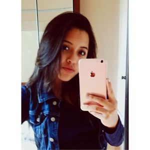 Meet your Posher, Casandra