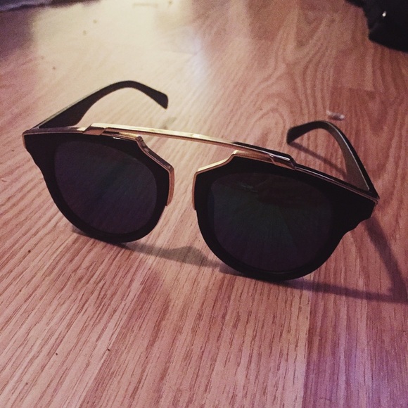 SOLD ON MERCARI Cool Black Sunglasses - Picture 1 of 2