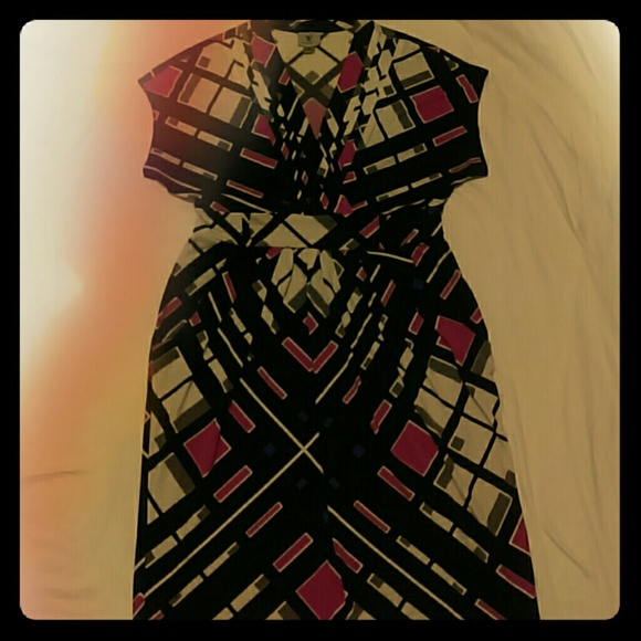 Pocketed Geometric Print Deep V Dress