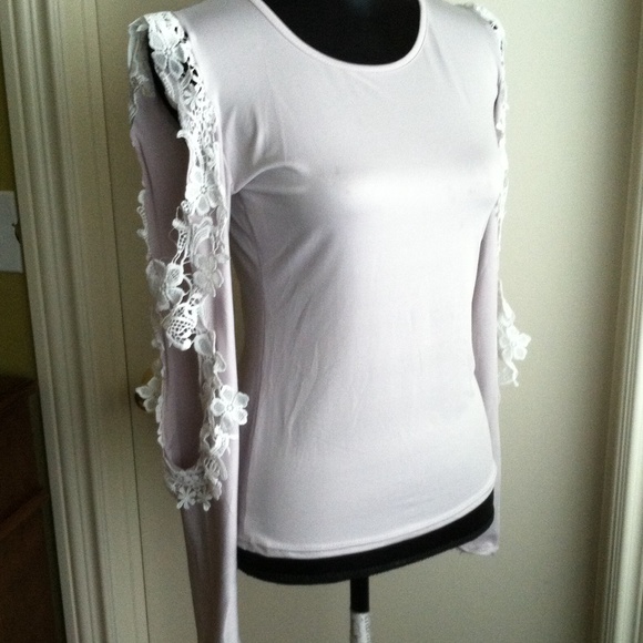 Grey top with lace cut-off sleeves