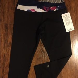 NWT Lululemon Athletica Astro crops size 6