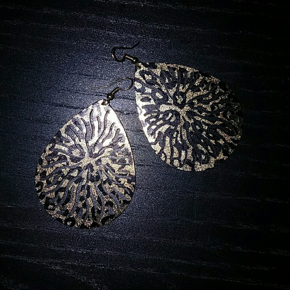 Gold Cheetah Print Earrings NWOT