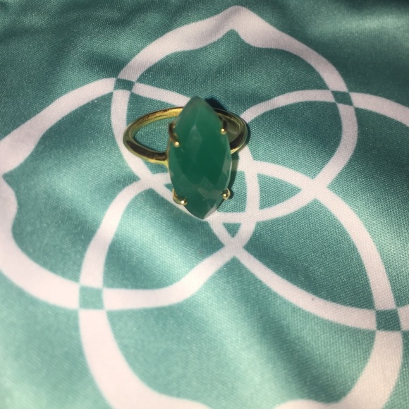 •Sold on Ⓜ️• Kendra Scott chalcedony ring size 8/9 - Picture 2 of 4