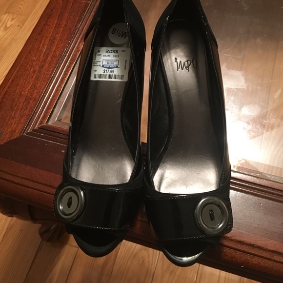 Wedge black pat shoes