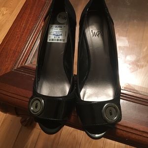 Wedge black pat shoes