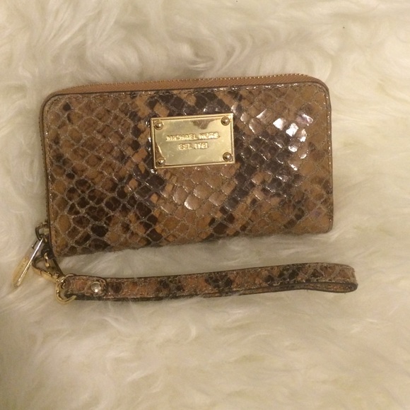 Michael Kors Handbags - Mk wallet