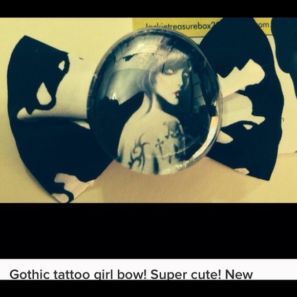 Rockabilly hair clip gothic girl