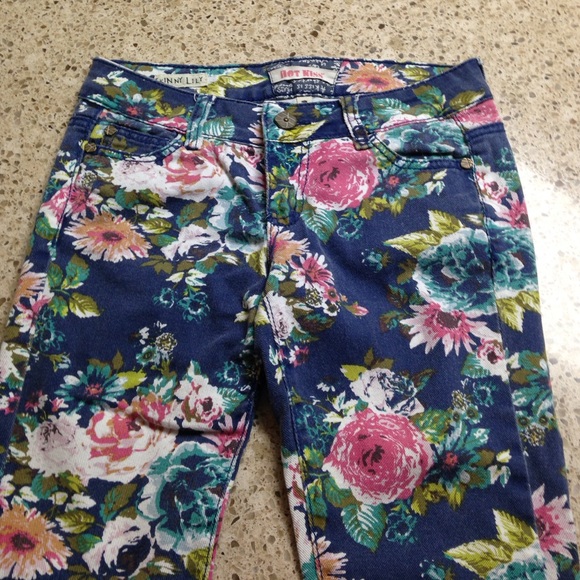 Floral skinny jeans 🌸