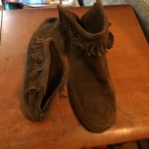 Minnetonka Swede Moccasin size 10, brown