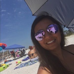 Meet your Posher, Vania