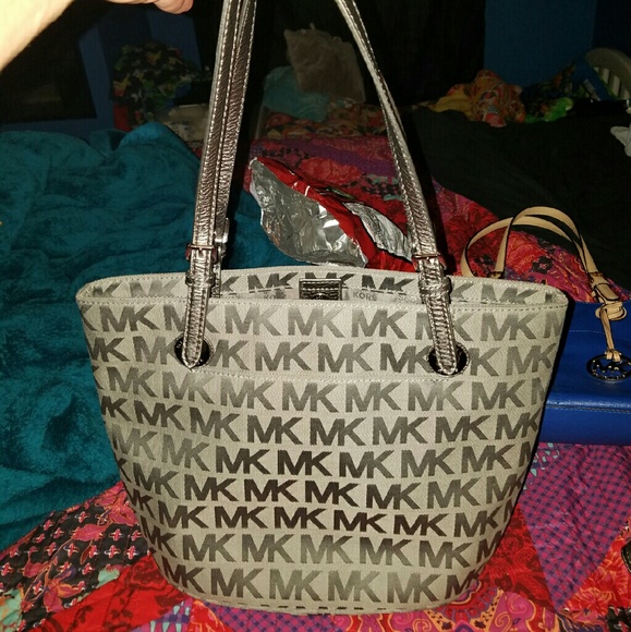 Authentic  mk tote. - Picture 2 of 3