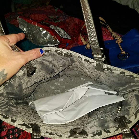 Authentic  mk tote. - Picture 3 of 3