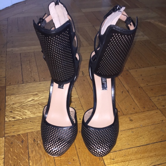 KILLER BLACK BCBG MAXAZRIA HEELS BRAND NEW
