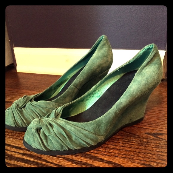 Turquoise platform heals - Picture 1 of 1