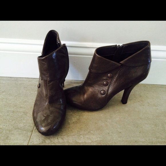 Me too booties. Size 9 $20