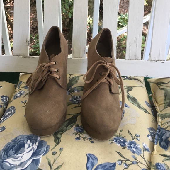 Wedge, close toed shoes