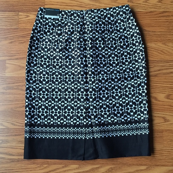 Van Heusen Pencil Skirt - Picture 2 of 3