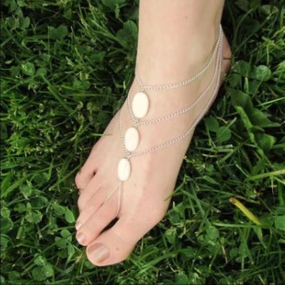 Multistrand chain anklet! Silver toned.