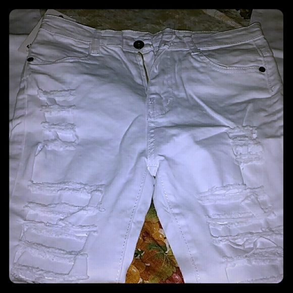 White skinny legged jeans.