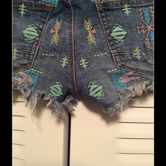 K&K, Kendall & Kylie Shorts - Picture 3 of 4