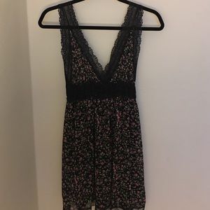 Floral dress with lace details