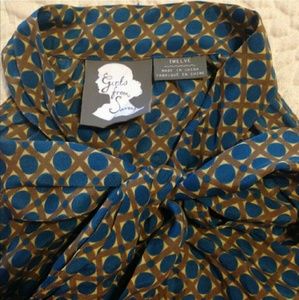 **final price**Beautiful tie front blouse