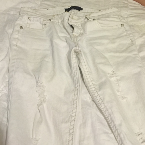 White distressed jeans - Picture 2 of 2