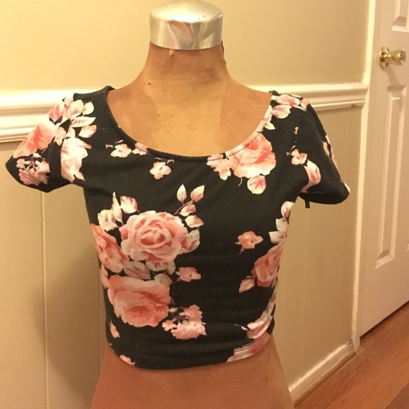 Black rose crop top