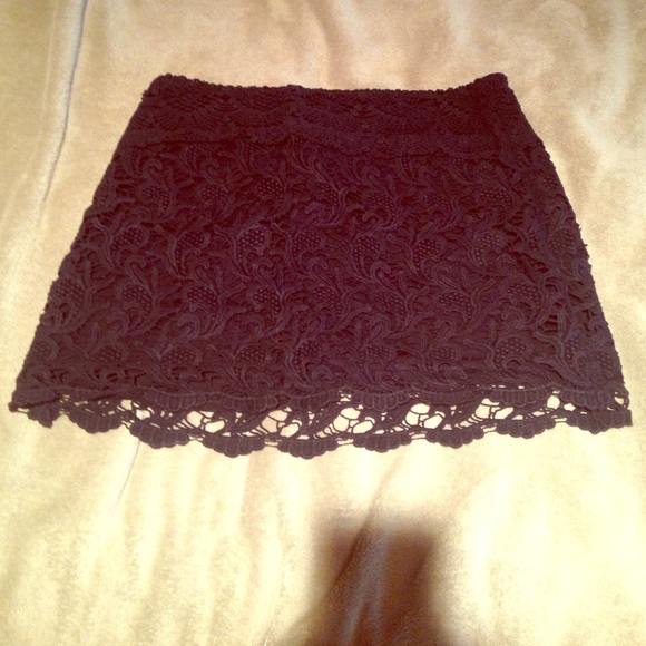 Short Lacey black skirt from pacsun