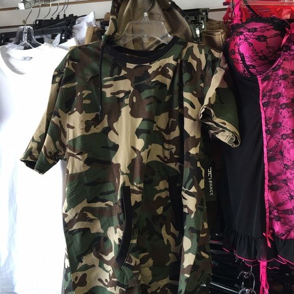 Hooded shirt