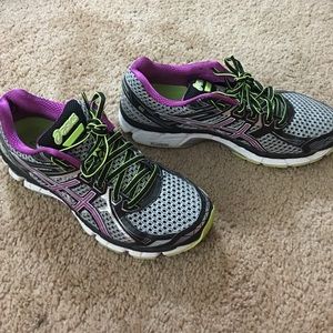 Asics GT-2000 running shoes