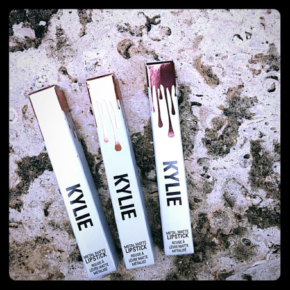 Kylie Jenner Lipstick Kit Metal Matte Bundle - Picture 1 of 1