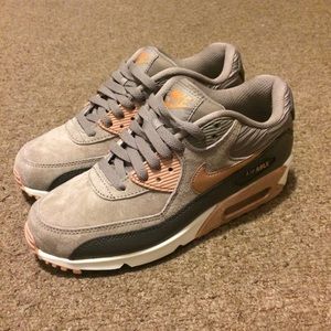 🆕 Women's Nike Air Max 90