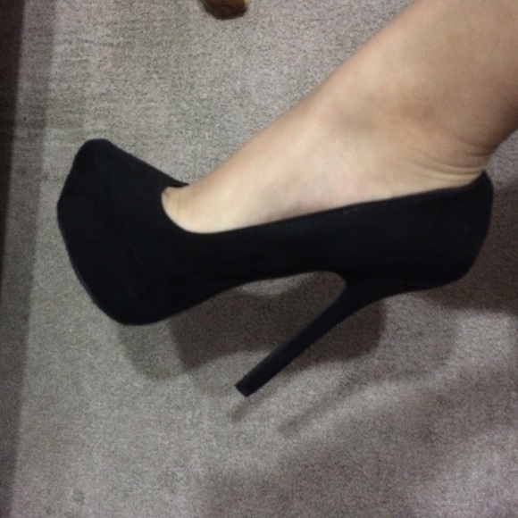 Heels - Picture 3 of 4