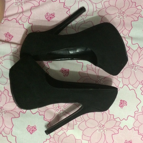Heels - Picture 4 of 4